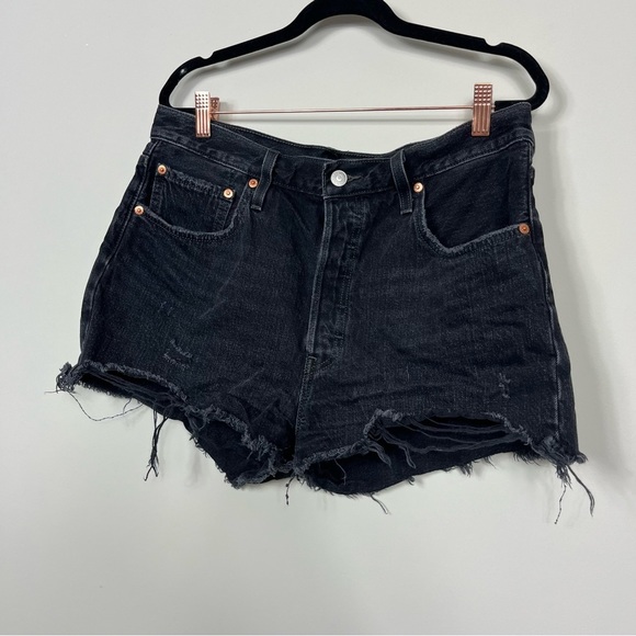 LEVI’S DISTRESSED BLACK DENIM SHORTS WITH 6 BUTTON FLY SIZE 32 - Picture 8 of 15